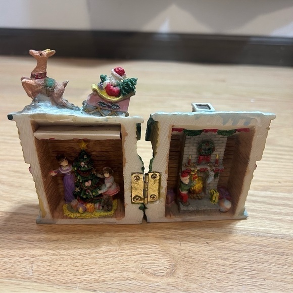 Vintage Christmas Eve at Home Decor Figure Open Close Box House Resin Santa - Picture 1 of 6